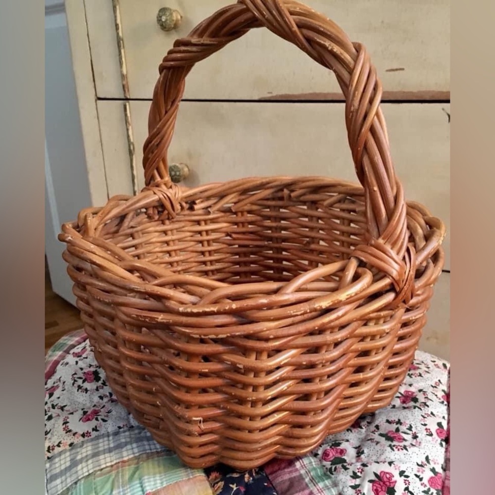 2724 Vintage Heavy Hand Basket Pecan Colored Square Double wound handle Basket